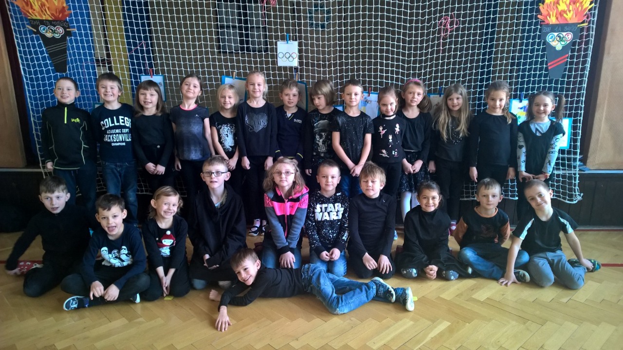 Skupina žáků na schůzi parlamentu